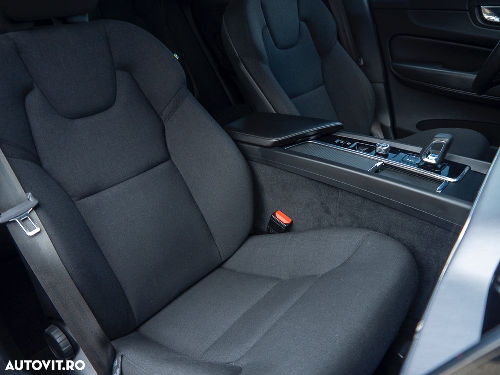 Volvo XC 60 B4 D AWD Geartronic Momentum - 37