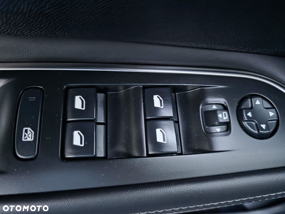 Peugeot 3008 1.2 PureTech Allure S&S - 33