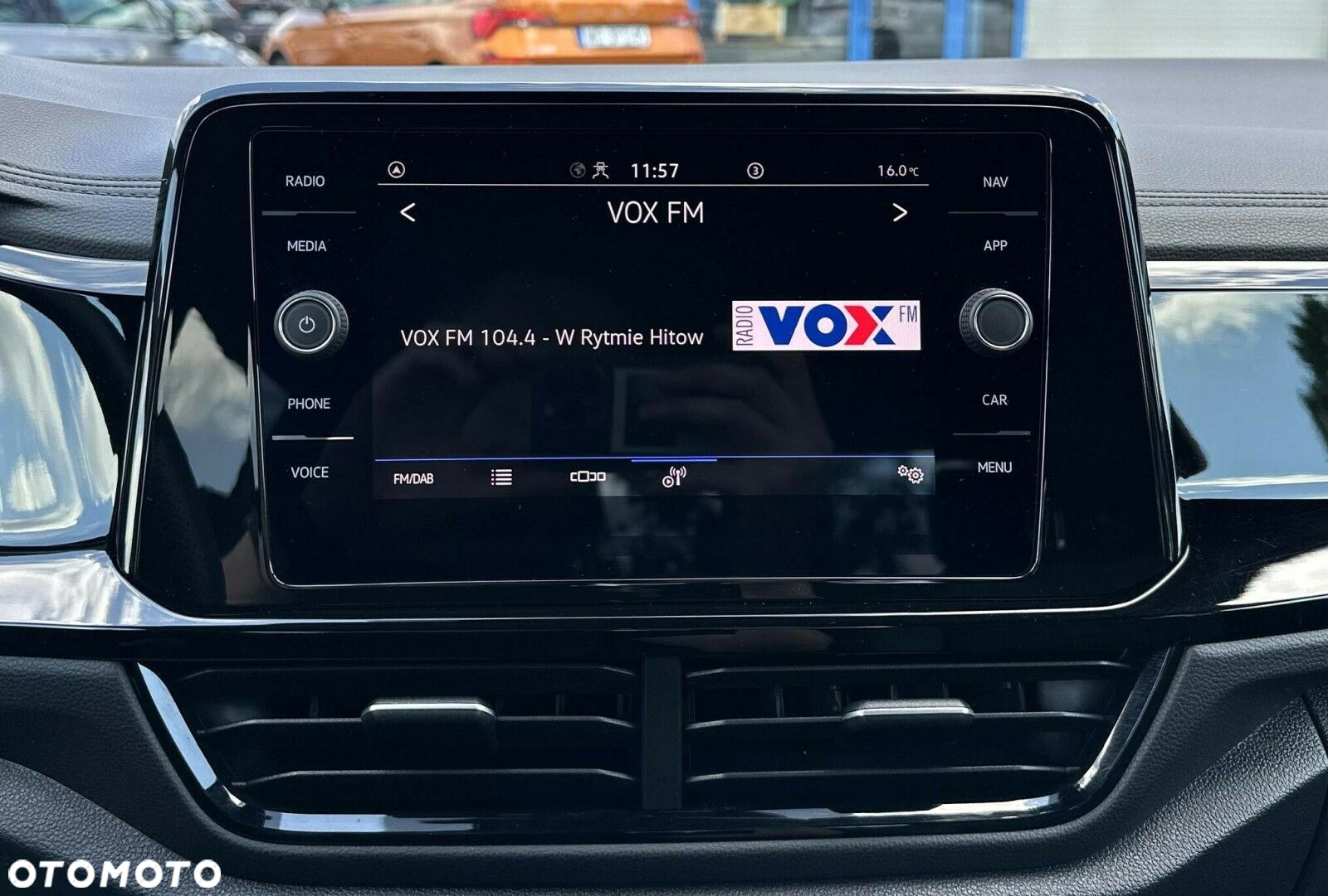 Volkswagen T-Roc - 16