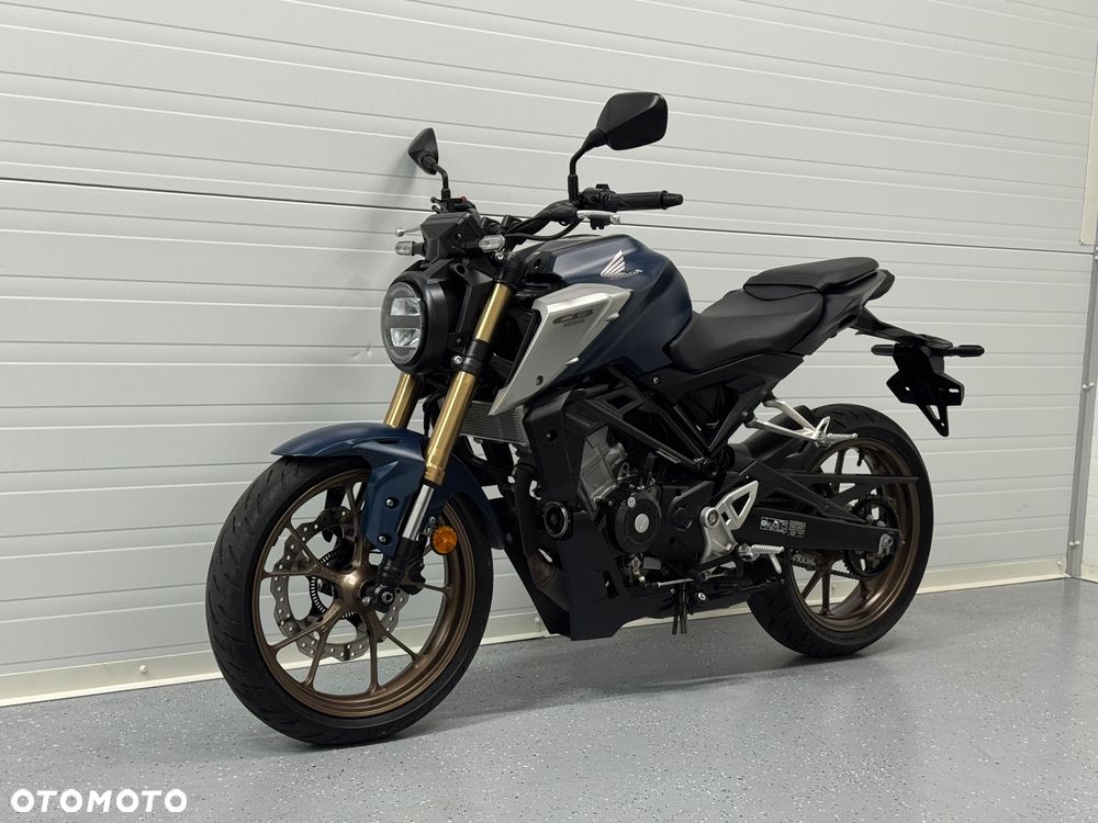 Honda CB - 12