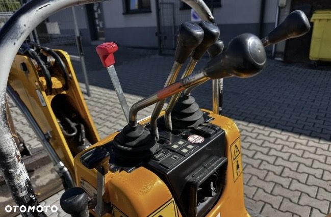 JCB 8010 - 9
