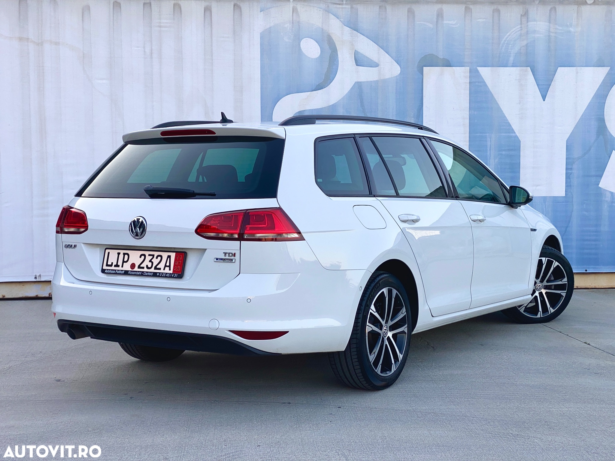 Volkswagen Golf 1.6 TDI BlueMotion Technology Lounge - 4