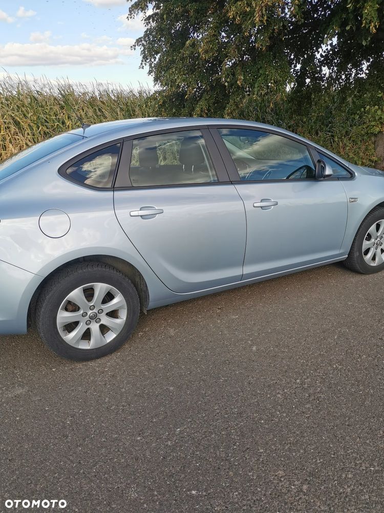 Opel Astra 1.6 Business EU6 - 9