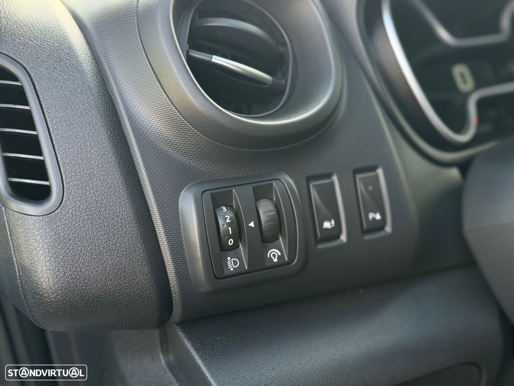 Renault Trafic 2.0 dCi 170cv c/Iva Dedutivel - 12