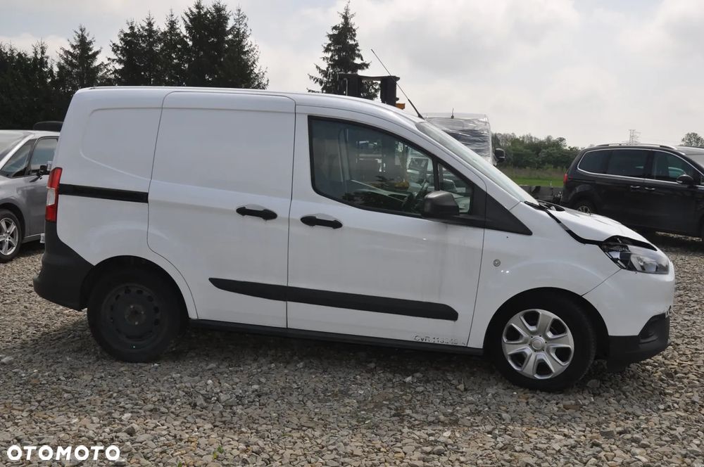 Ford Transit Courier - 9