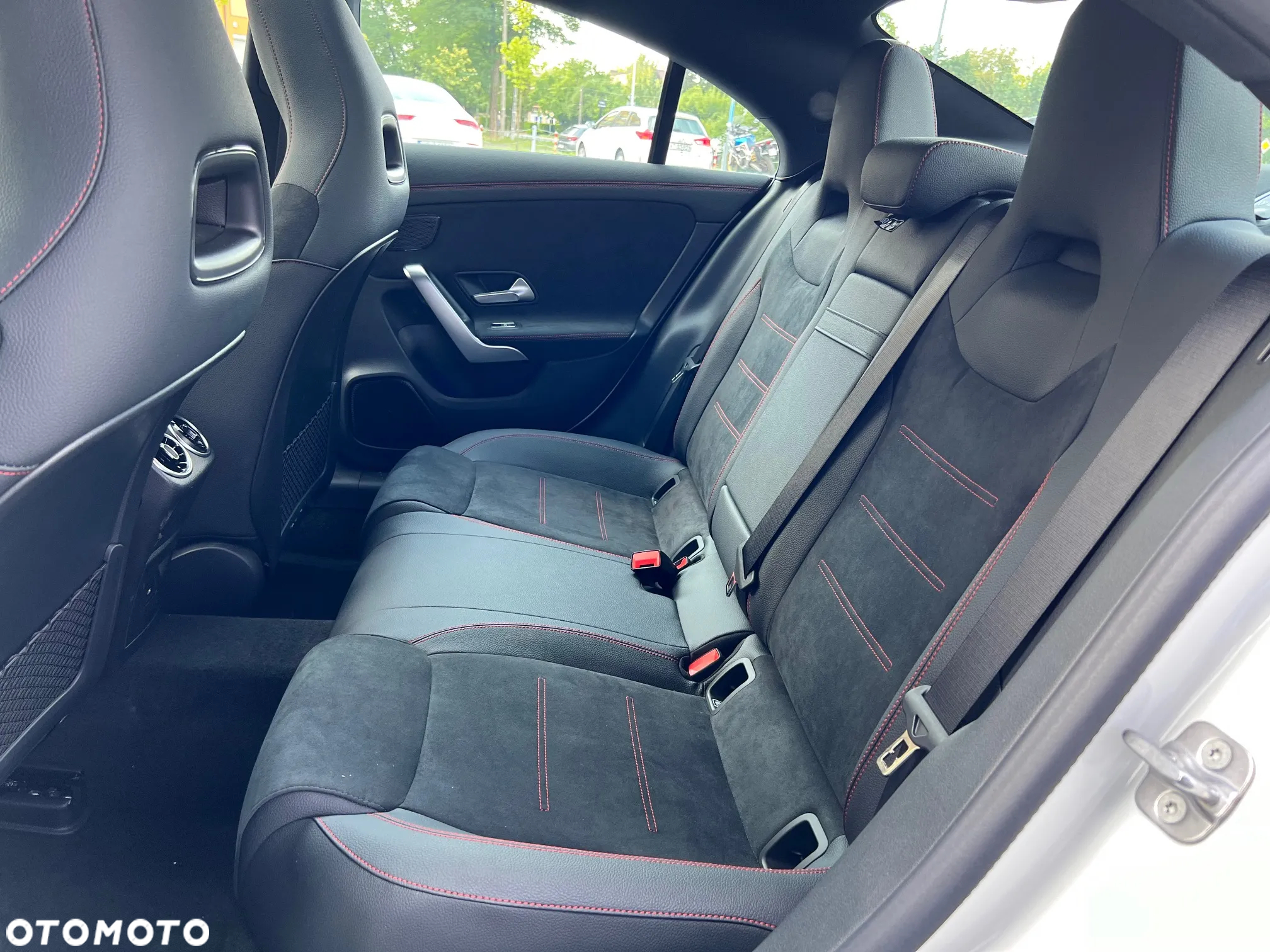 Mercedes-Benz CLA - 12