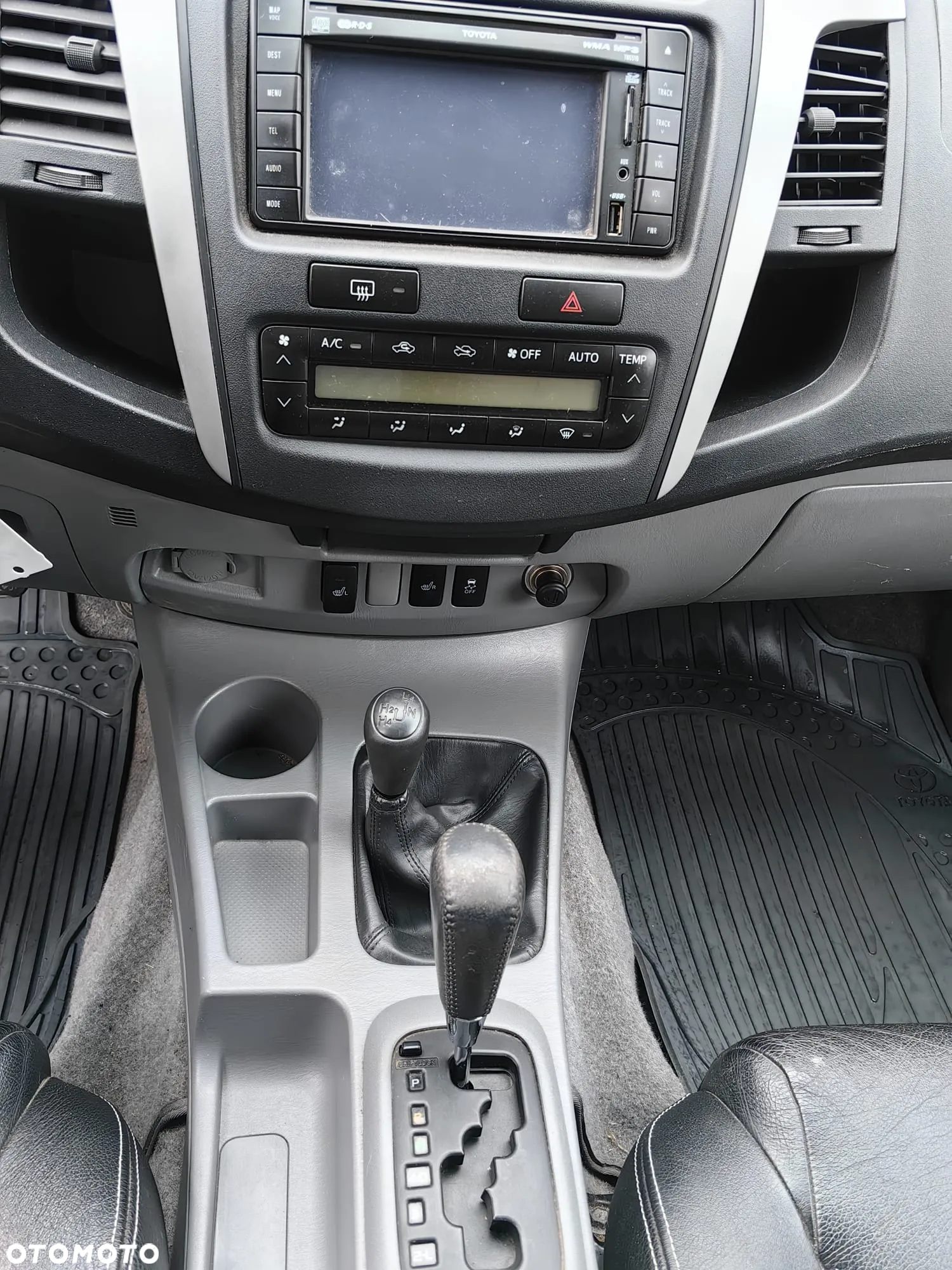 Toyota Hilux 3.0 D-4D SR5-X - 13