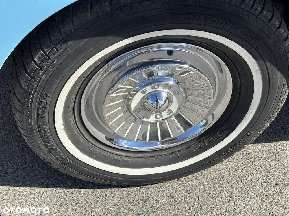 Ford Fairlane - 18