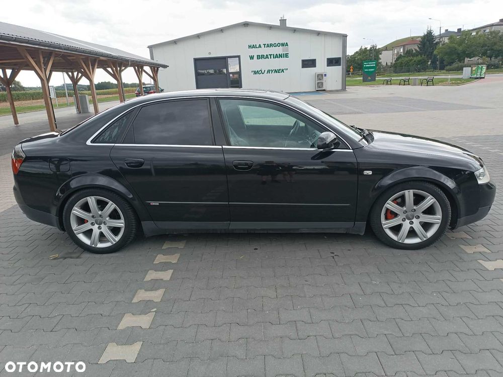 Audi A4 Limousine - 4