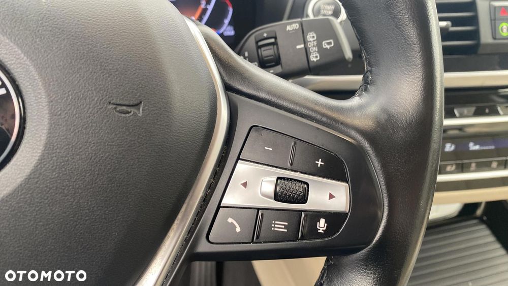 BMW X3 xDrive20i Advantage - 21