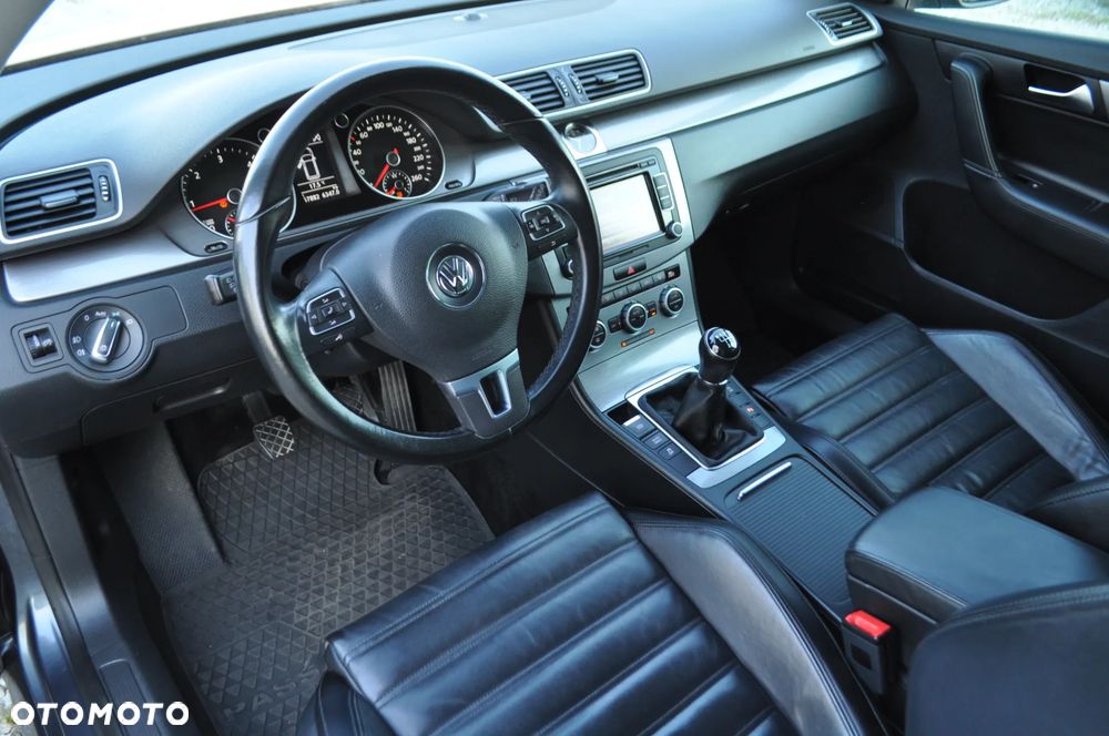 Volkswagen Passat 2.0 TDI DPF Highline - 35