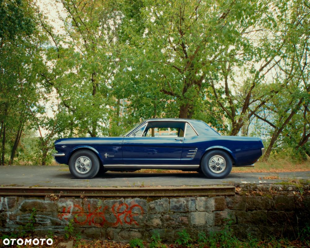 Ford Mustang - 1