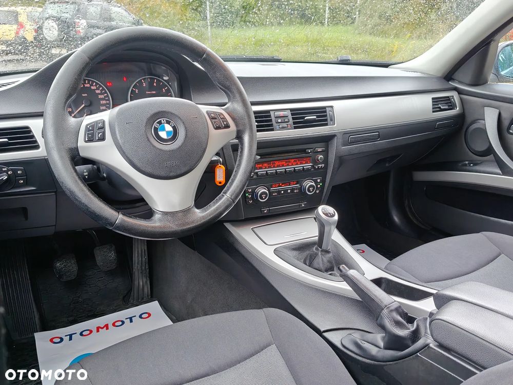 BMW Seria 3 320i - 6