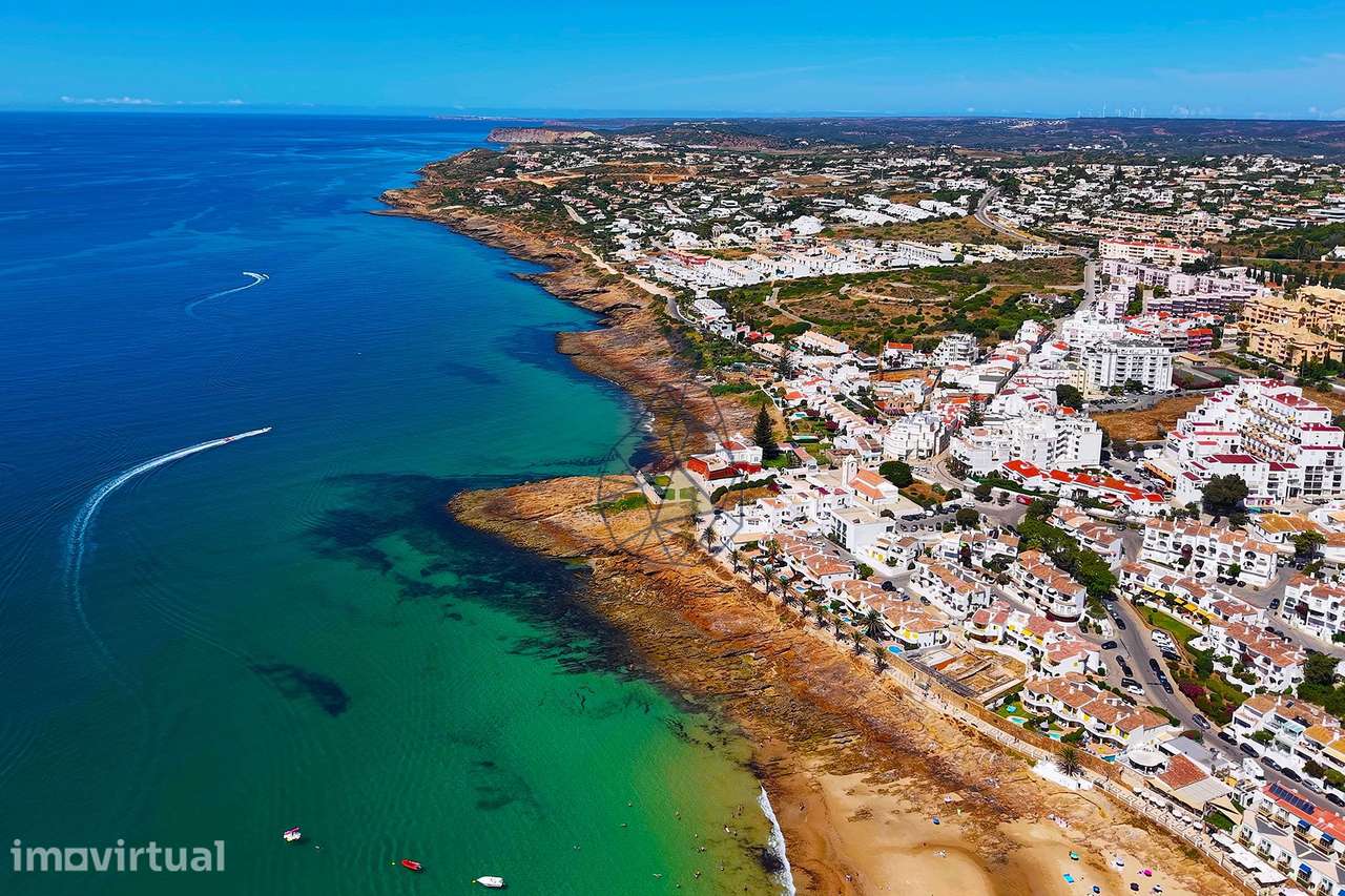 Terreno urbano com vistas para o mar na Praia da Luz, Lagos - Grande imagem: 3/22