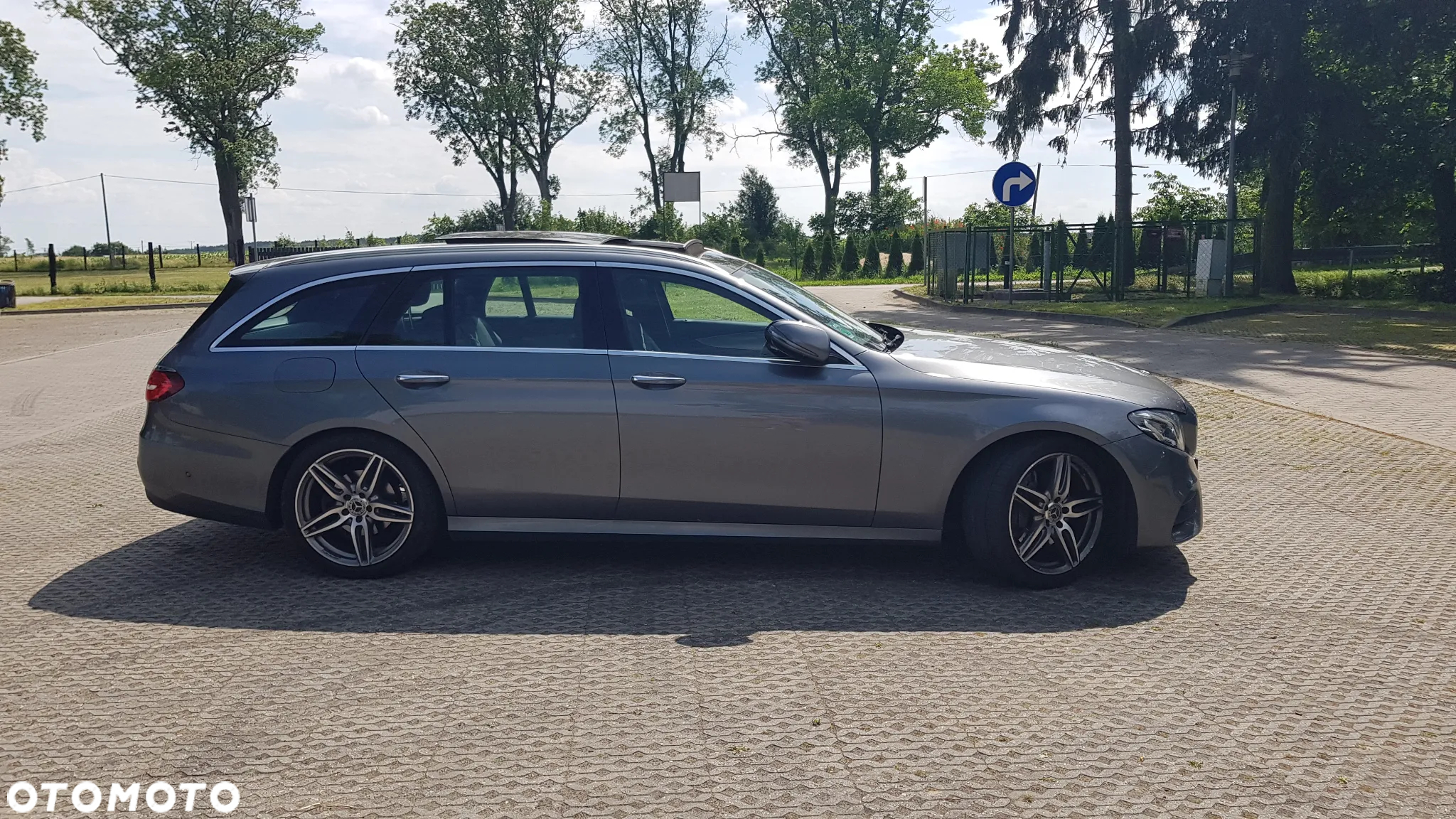 Mercedes-Benz Klasa E 220 d T 9G-TRONIC AMG Line - 21