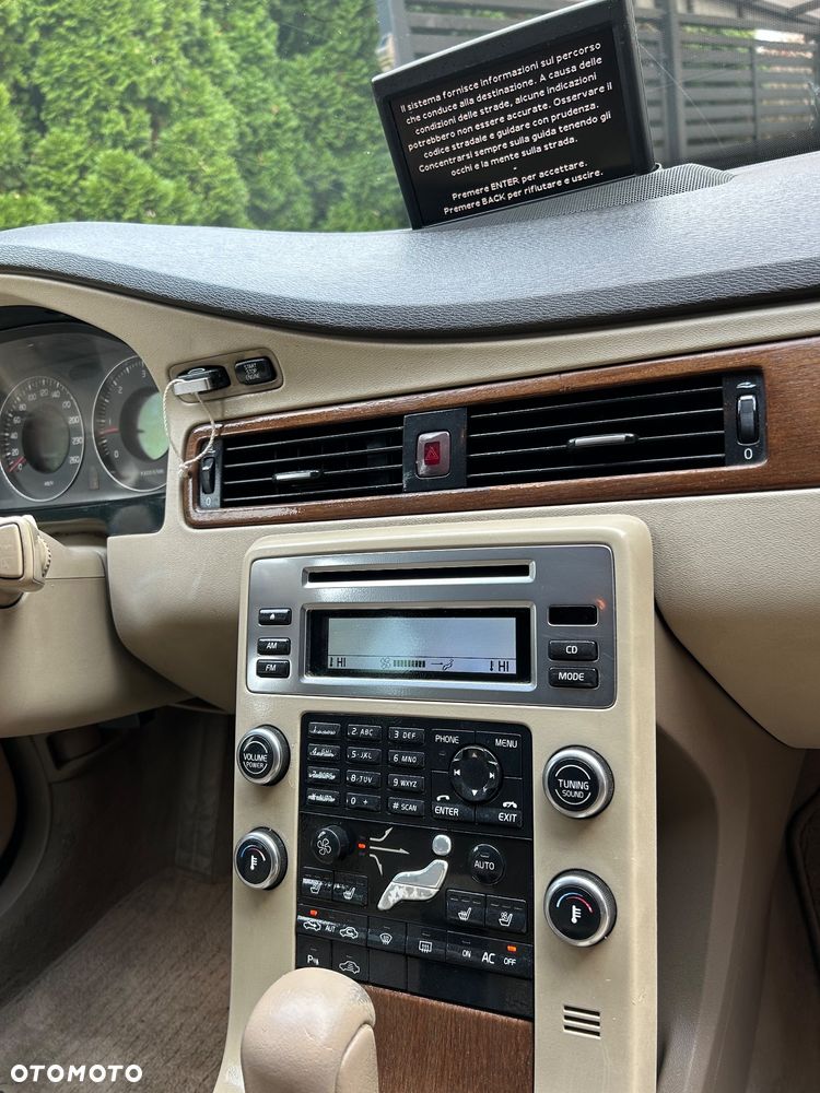 Volvo V70 D5 Summum - 8