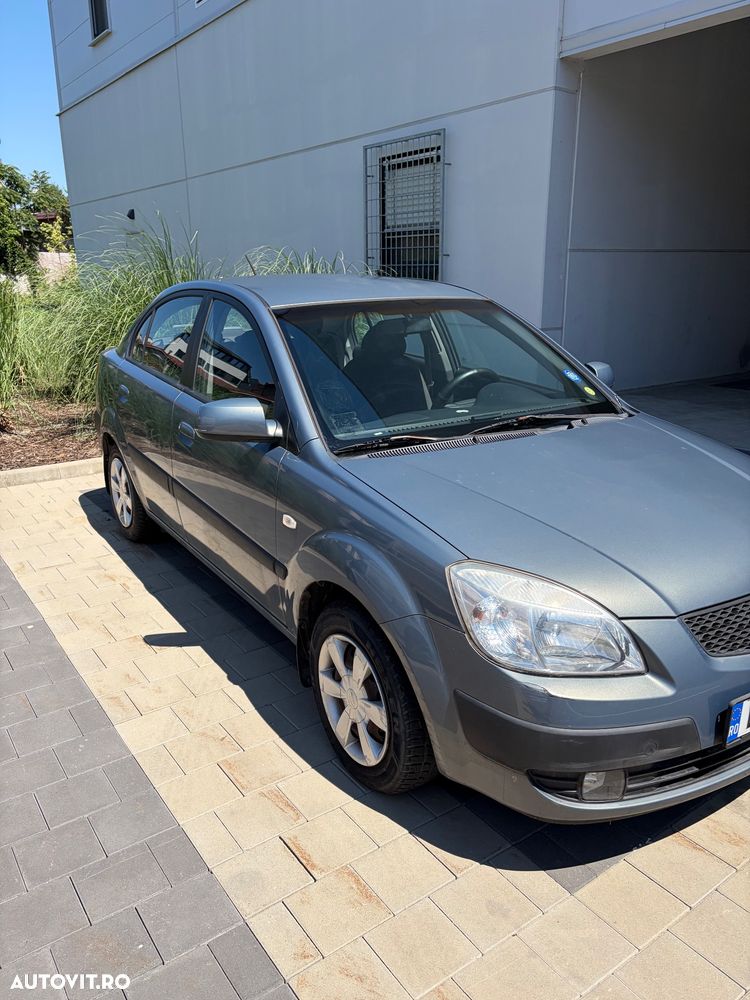 Kia Rio 1.5 DSL LX Base - 3