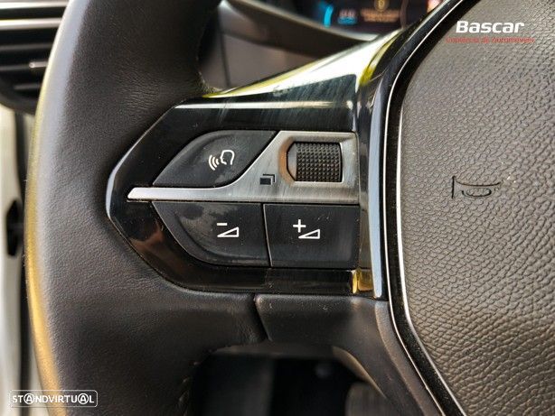 Peugeot e-208 50 kWh Allure Pack - 23