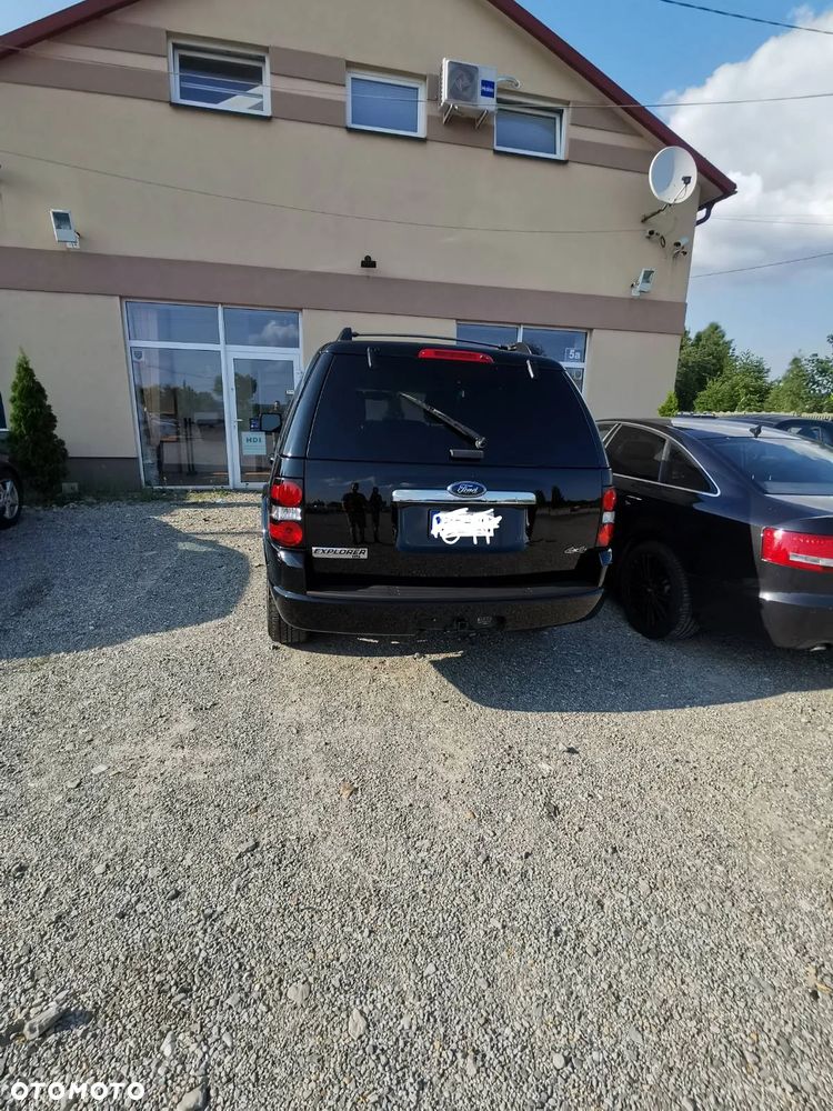 Ford Explorer 2010 photo 2