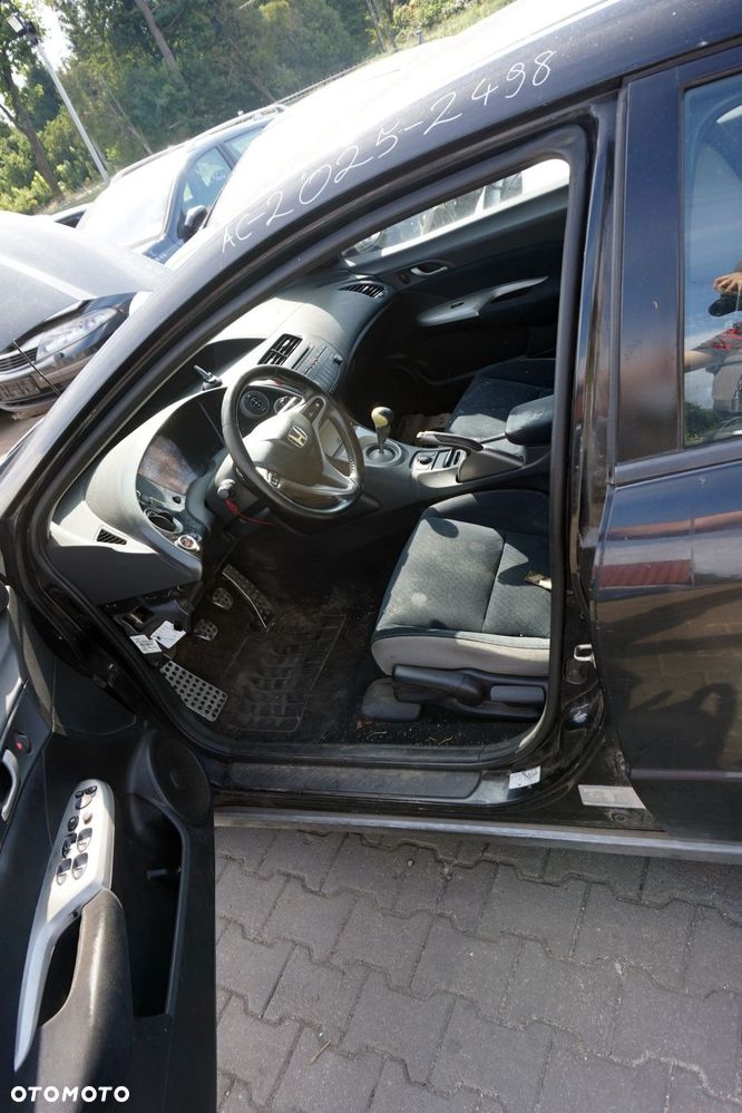 HONDA CIVIC VIII 5D HB 2006 B92P 1.4 16V L13A7 83KM SPLM CZARNY na części - 14