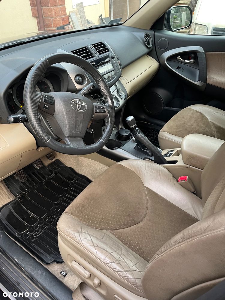 Toyota RAV4 - 9