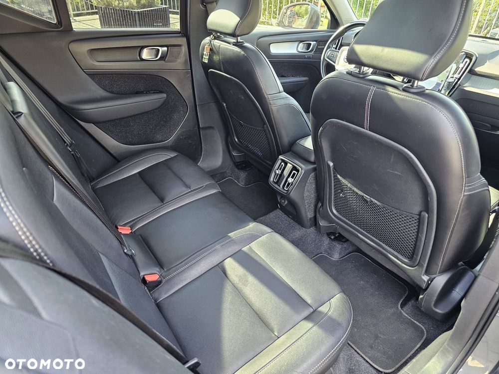 Volvo XC 40 D4 AWD Momentum Pro - 18