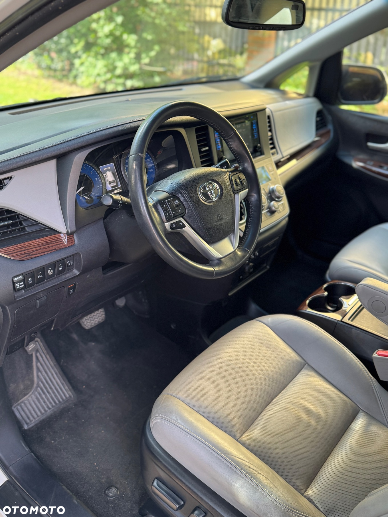 Toyota Sienna - 8