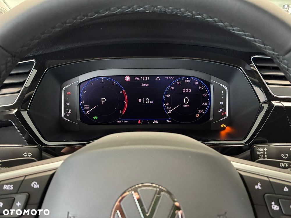 Volkswagen Touran - 16