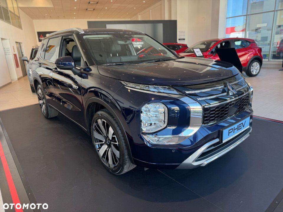 Mitsubishi Outlander - 2