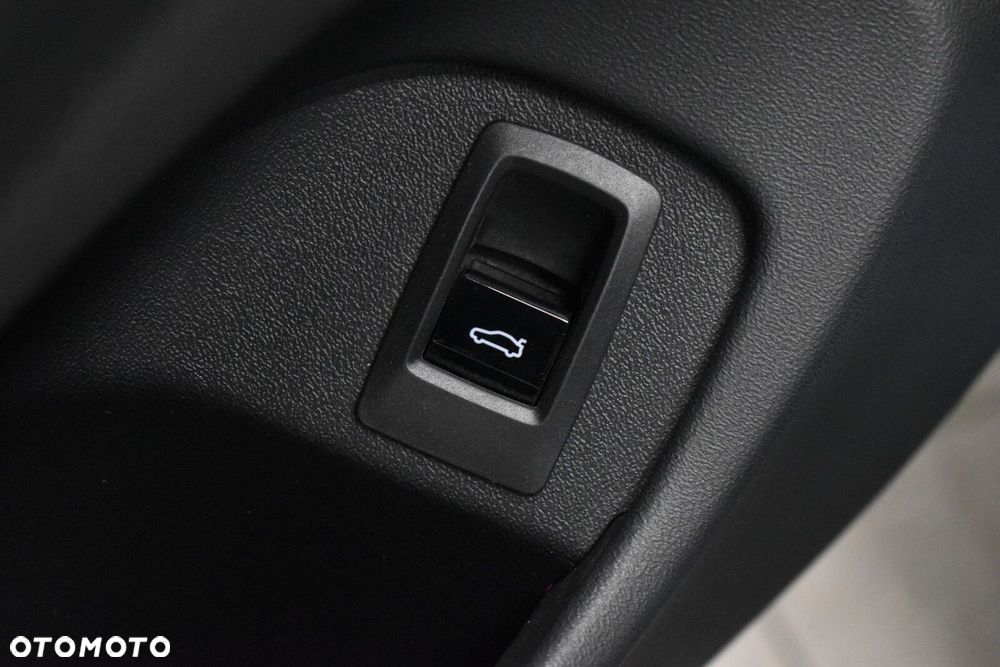 BMW Seria 5 520d xDrive mHEV M Sport - 11