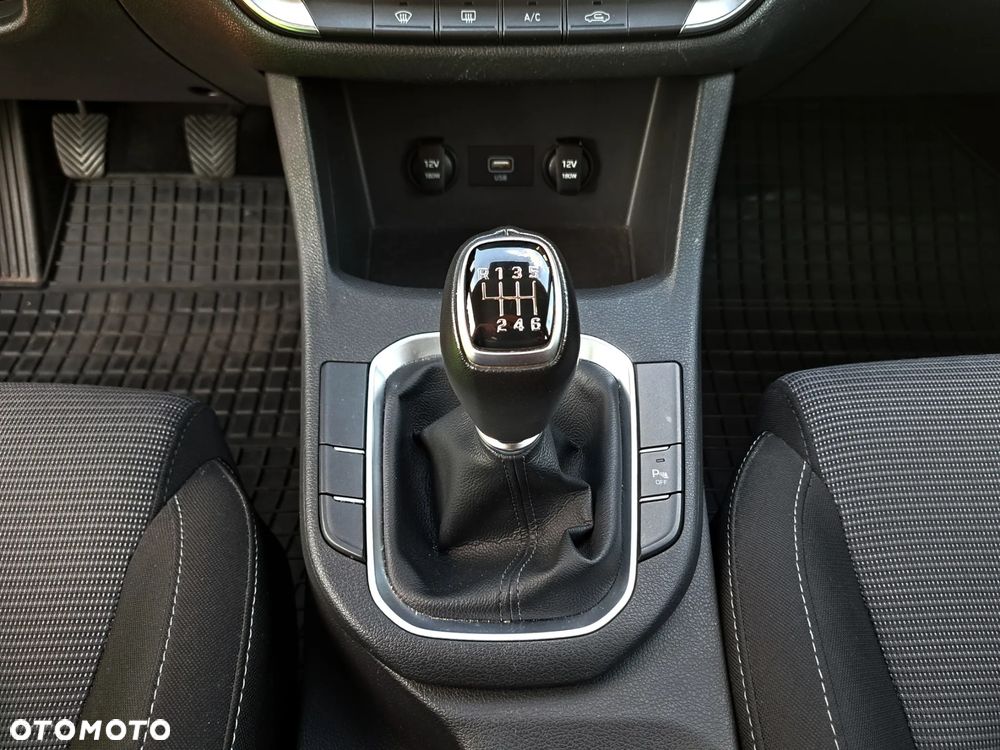 Hyundai i30 1.5 DPI Classic + - 31
