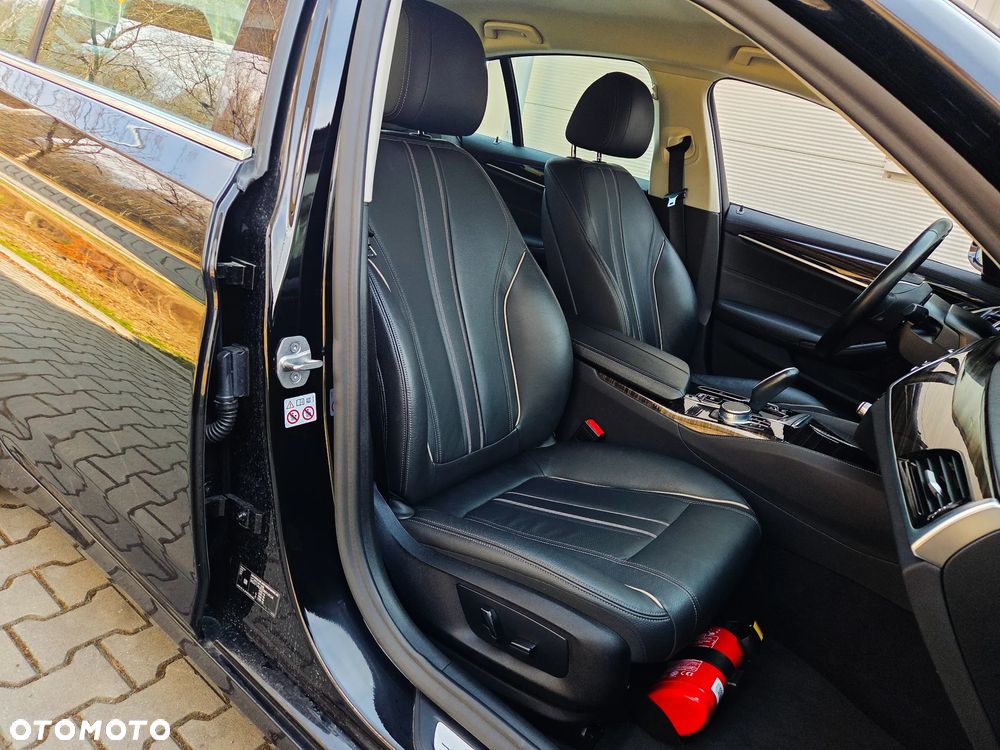 BMW Seria 5 520i Luxury Line sport - 13