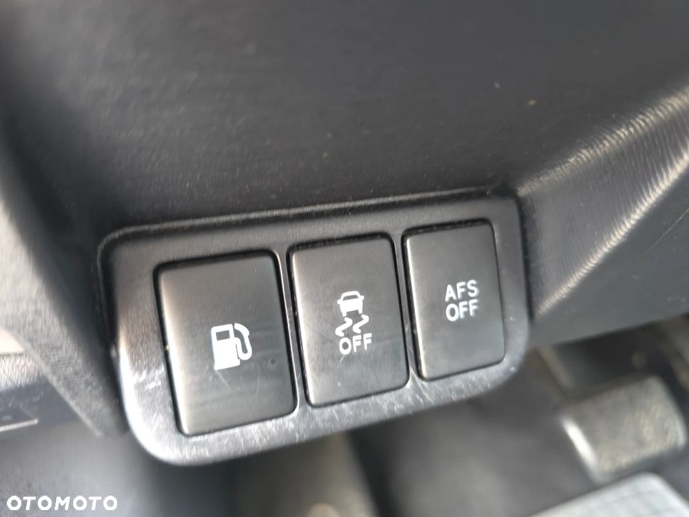 Toyota Avensis 2.0 Prestige NAVI MS - 21