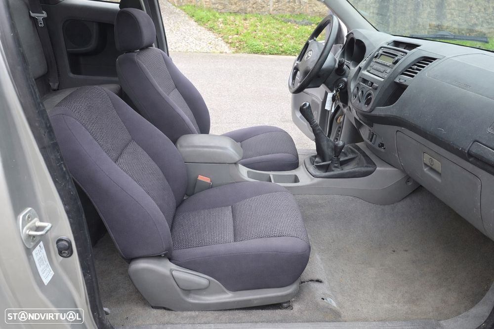 Toyota Hilux 4x4 Extra Cab Sol - 21