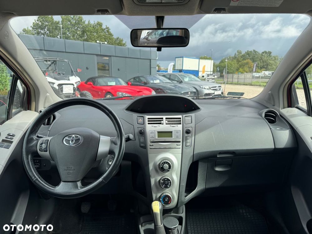 Toyota Yaris 1.3 - 12