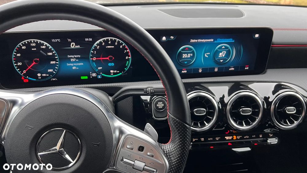 Mercedes-Benz CLA 250 e 8G-DCT AMG Line - 16