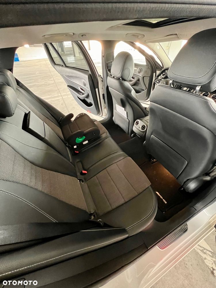 Mercedes-Benz Klasa E 220 d 4-Matic 9G-TRONIC - 13