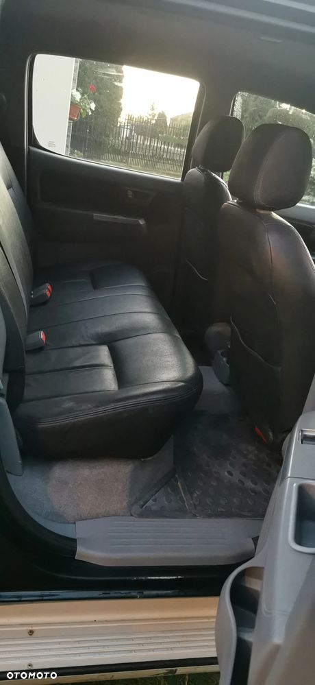 Toyota Hilux 2.5 D-4D DLX + - 14