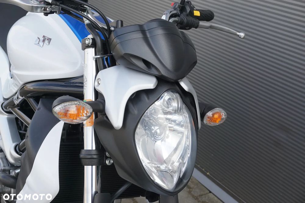 Suzuki Gladius - 7
