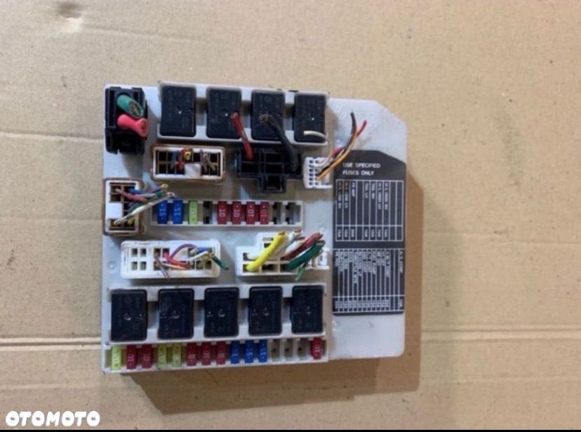 1601423E08 Moduł uch skrzynka bezpieczników Nissan micra k12
