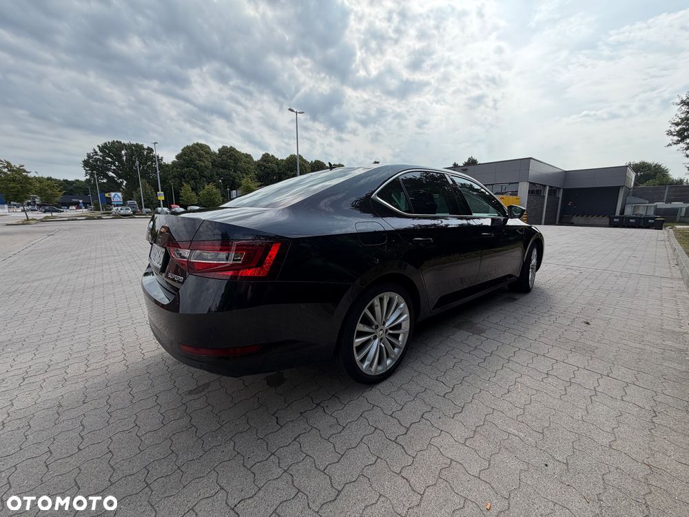 Skoda Superb 2.0 TDI Style DSG - 4