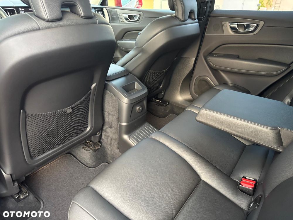 Volvo XC 60 T6 AWD Recharge Geartronic Inscription - 17