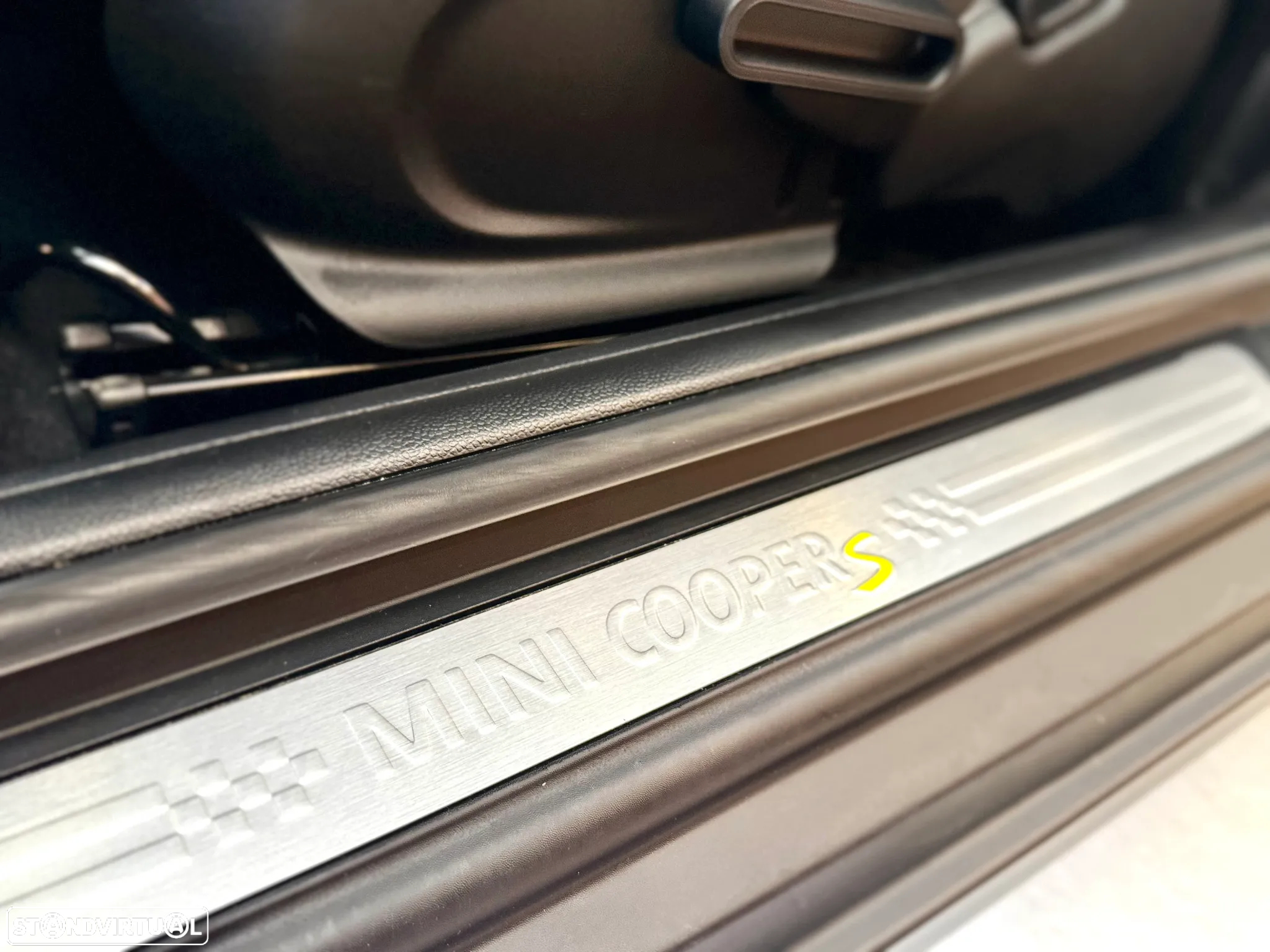MINI 3 Portas Cooper SE Premium Extra Essential - 8