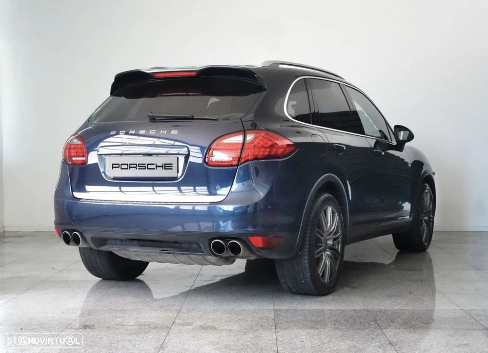 Porsche Cayenne Turbo - 2