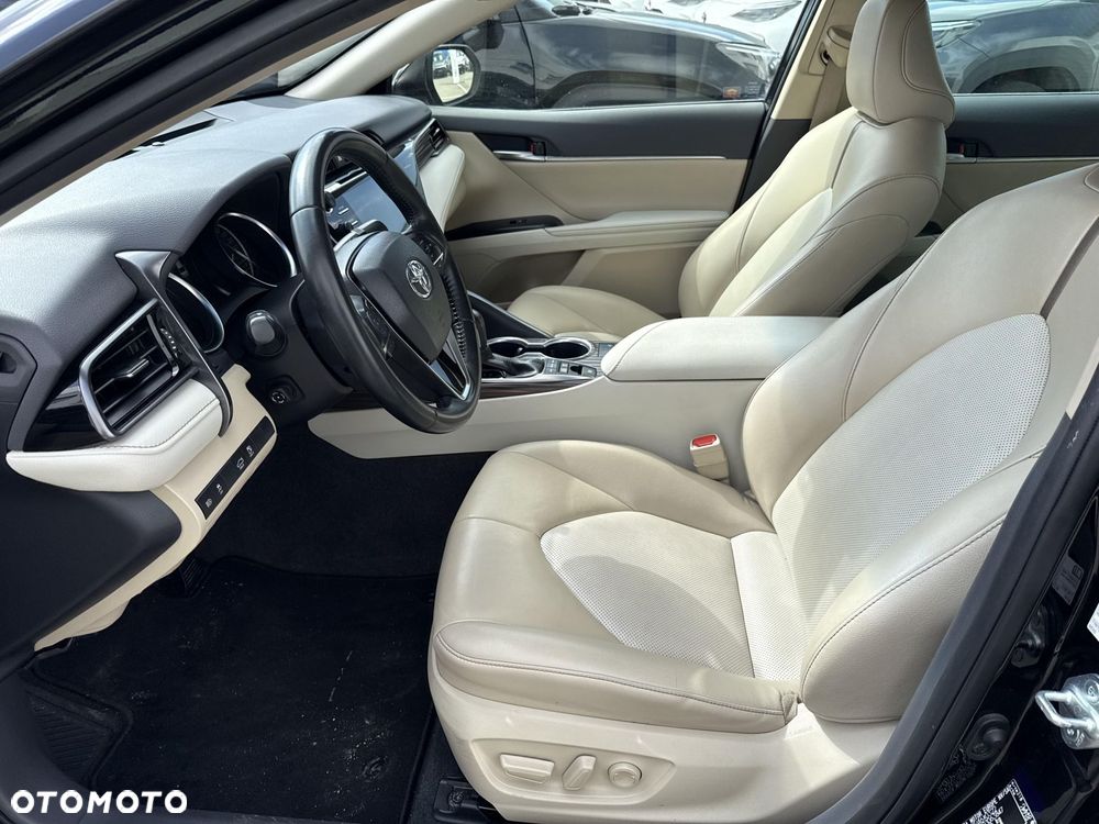 Toyota Camry 2.5 Hybrid Executive CVT - 14