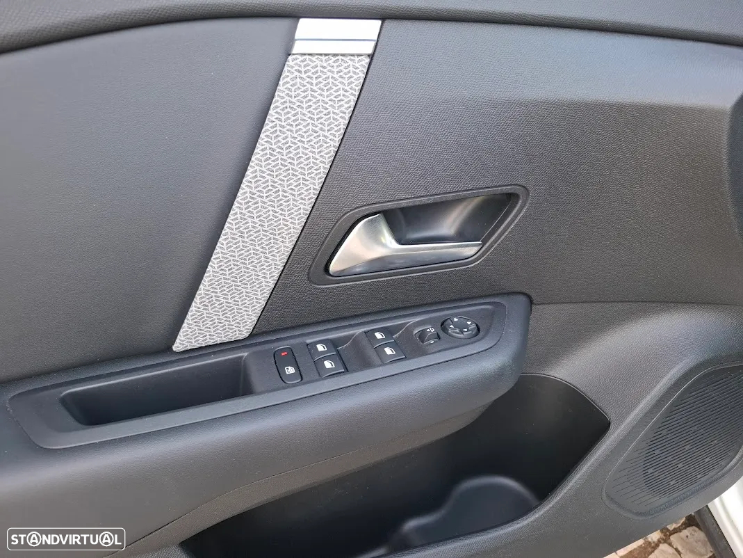 Citroën C4 PureTech 130 Stop&Start EAT8 SHINE - 13