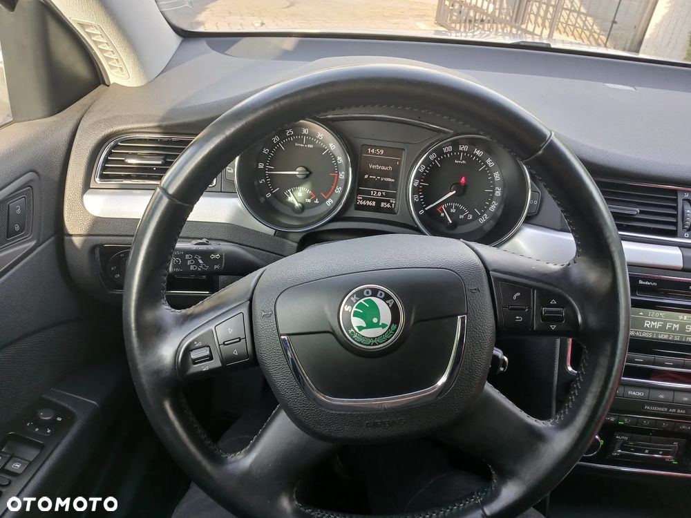 Skoda Superb 2.0 TDI DPF Elegance - 19