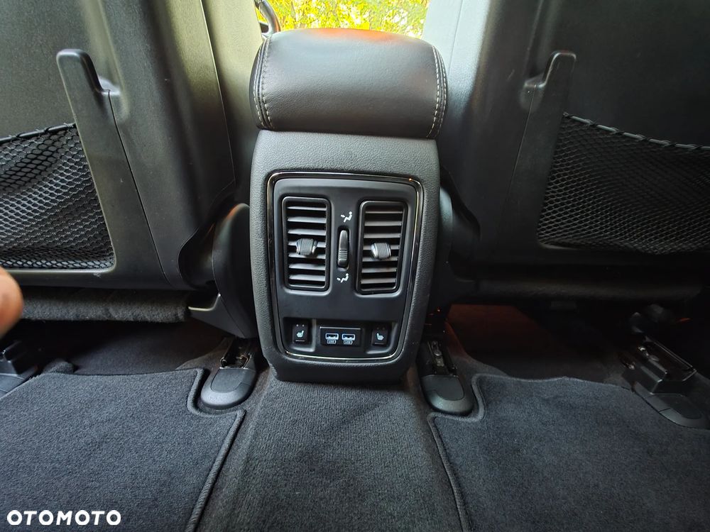 Jeep Grand Cherokee - 23