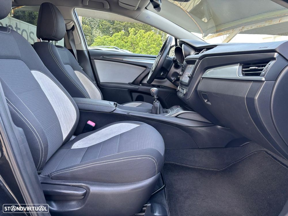 Toyota Avensis SD 2.0 D-4D Exclusive+GPS - 8