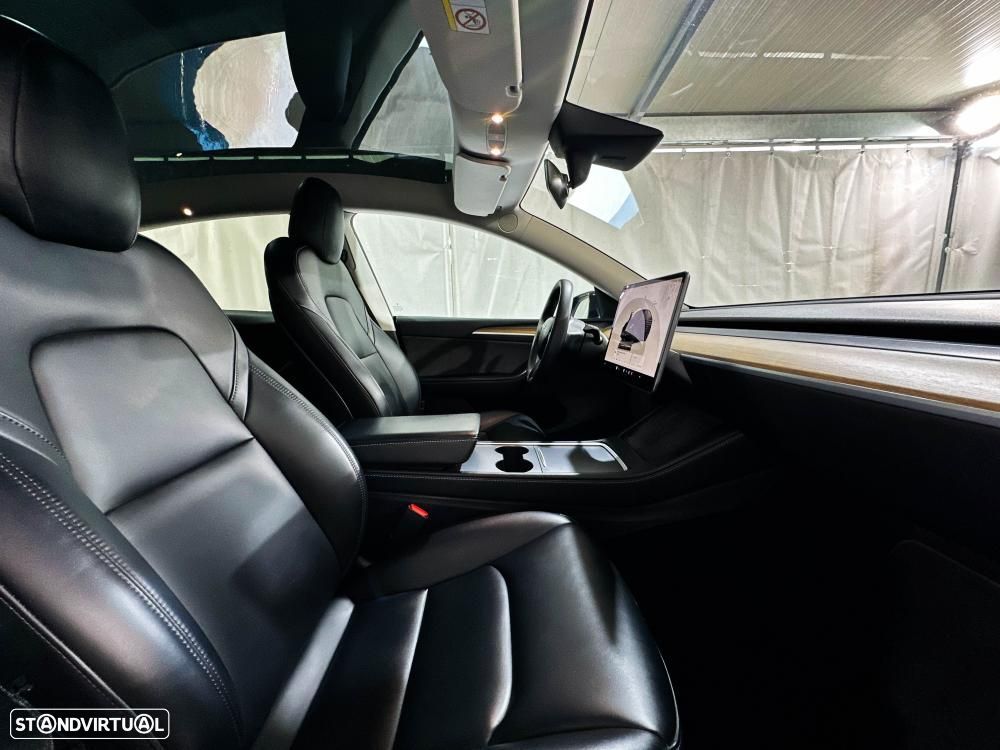 Tesla Model Y Long Range Dual Motor AWD - 27